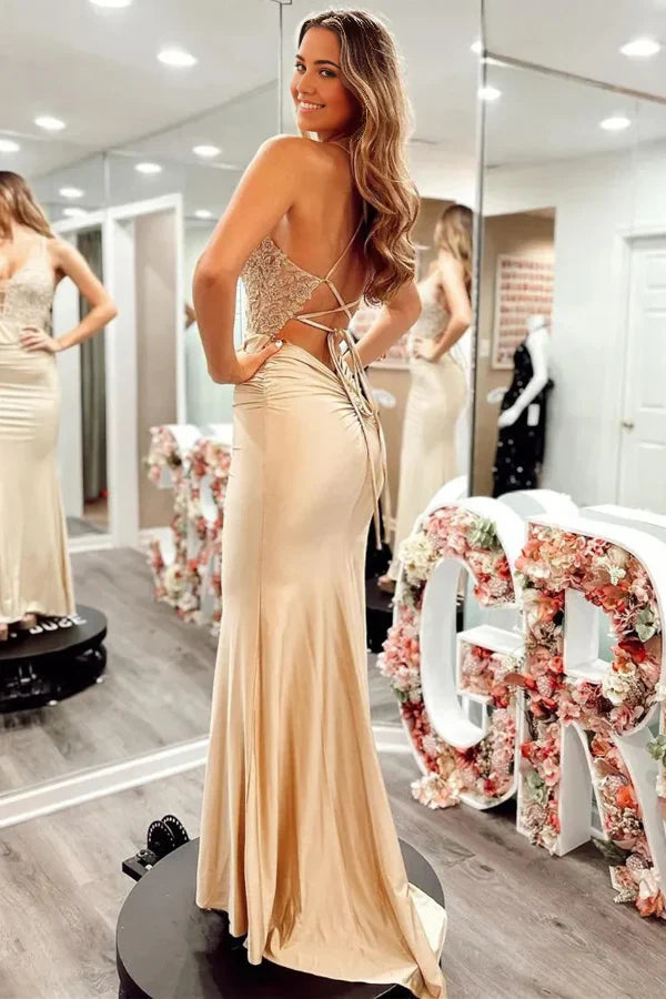 Vestido de fiesta largo estilo sirena con tirantes finos y espalda de corsé